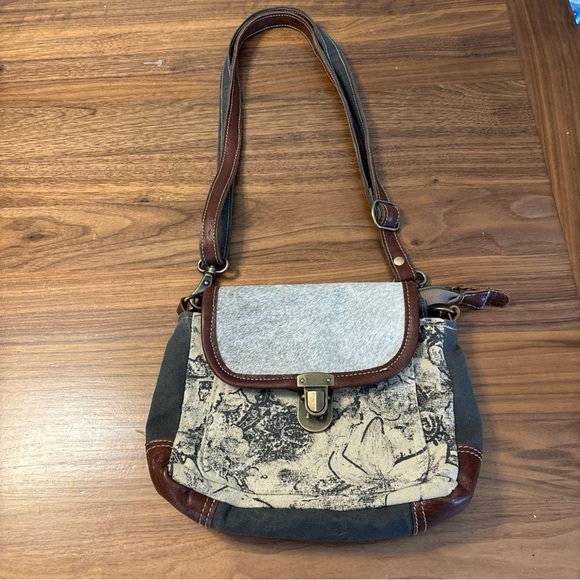 Myra Canvas & Cowhide Leather Crossbody Bag Purse - EUC - Picture 1 of 6